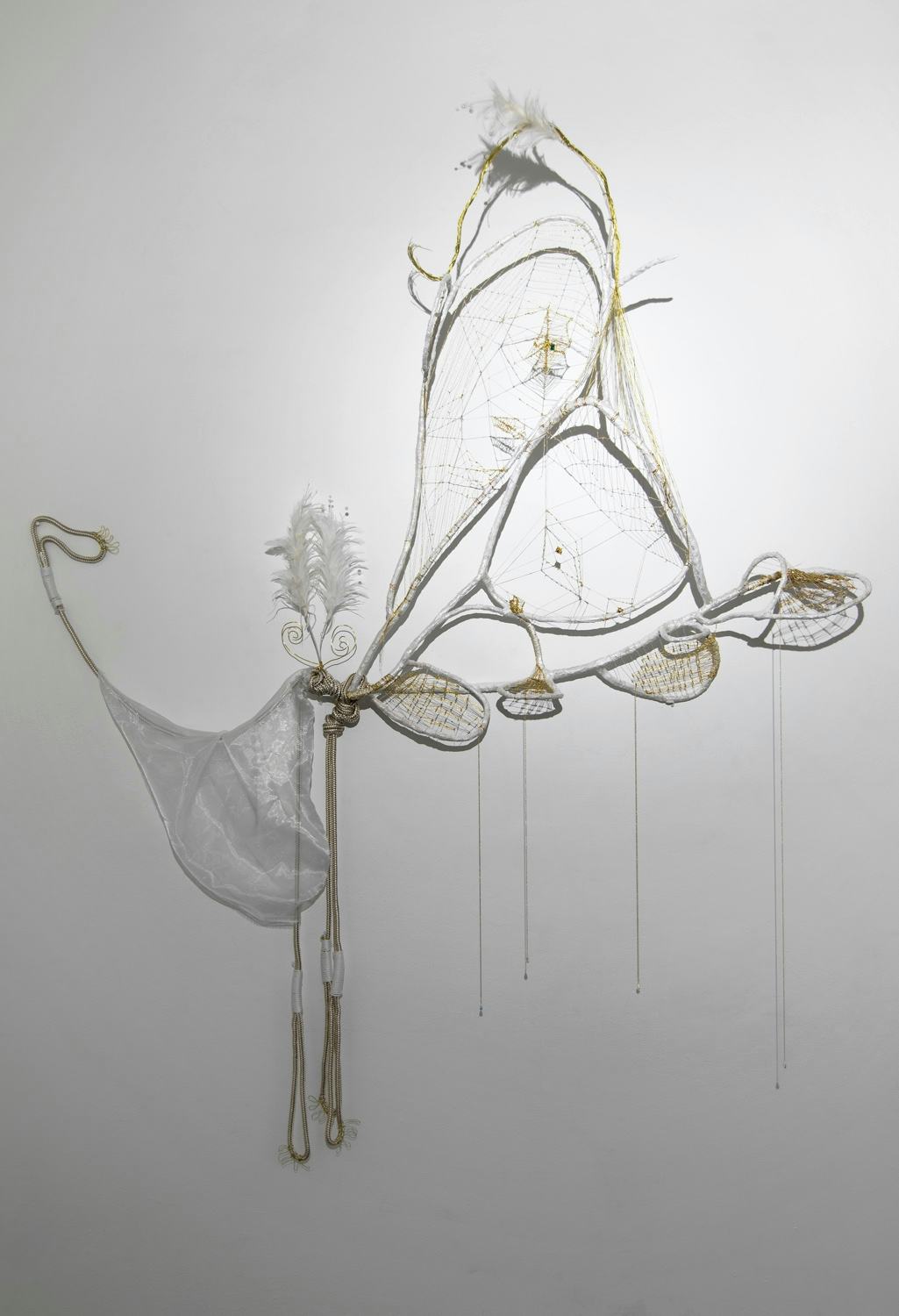 Les Danseurs (2017)
Branches, linen cord, metallic cord, rope, wire, feathers, earrings, charm
