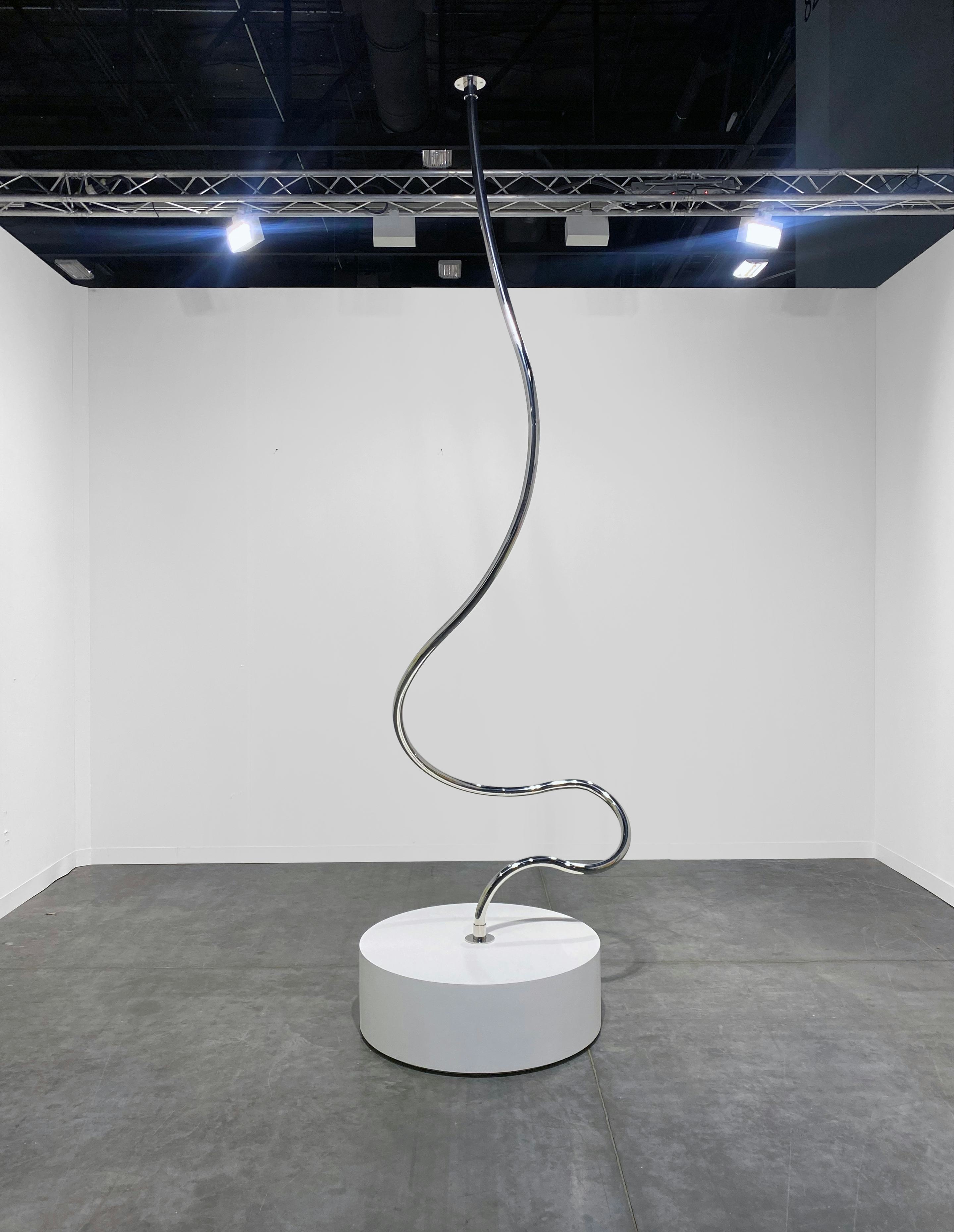 Relaxed Pole (2022)

Mirror polished stainless steel

127h x 36w x 40d inches (322.58h x 91.44w x 101.6d cm)